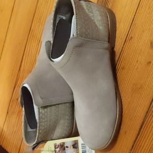 TOMS Deia boots desert taupe suede, youth 4.5/women's 6.5